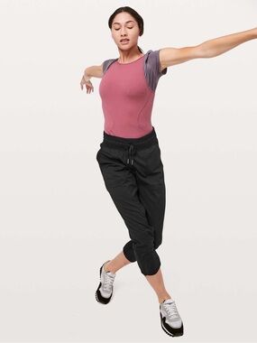Lululemon Dance Studio Crop *25"